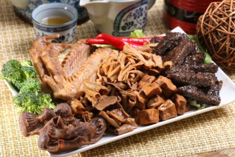 【阿囉哈滷味】綜合滷味包 優惠價300元