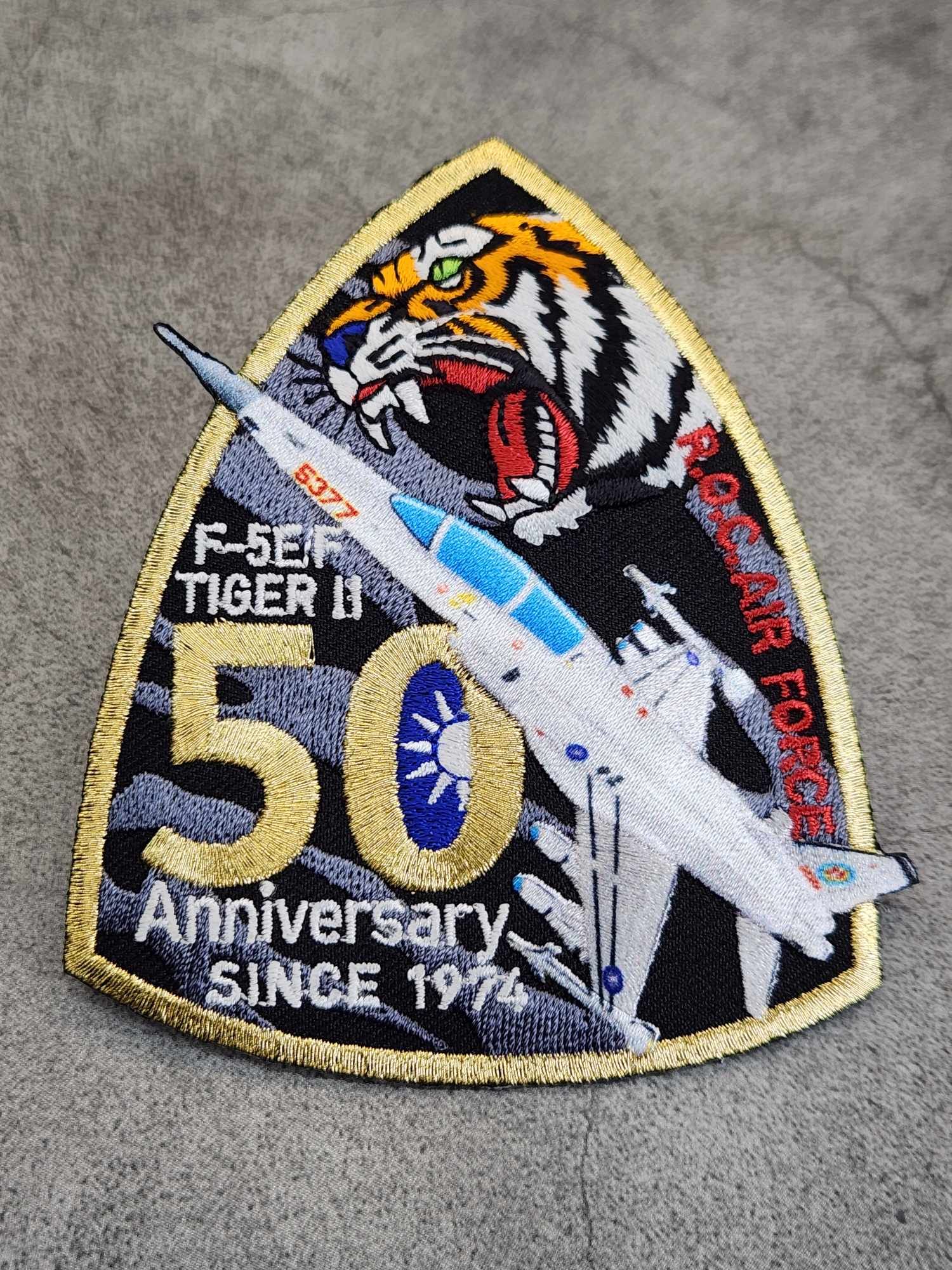 現貨 空軍F-5E/F虎II服役50周年紀念章（兩種版本）