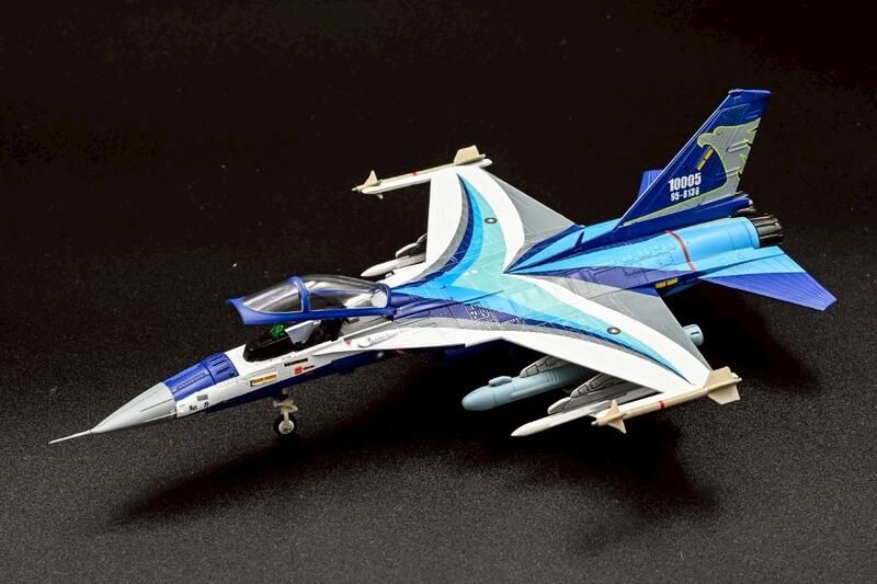 1/72 TTF F-CK-1C/D 經國號翔昇原型機（金屬完成品）