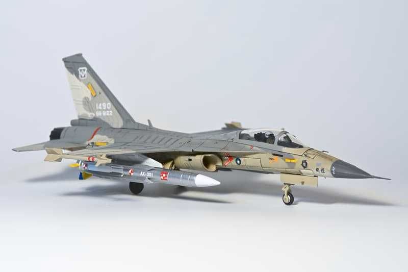 1/72 TTF F-CK-1C雄鷙專案1490測試機（附銀色測評彈）