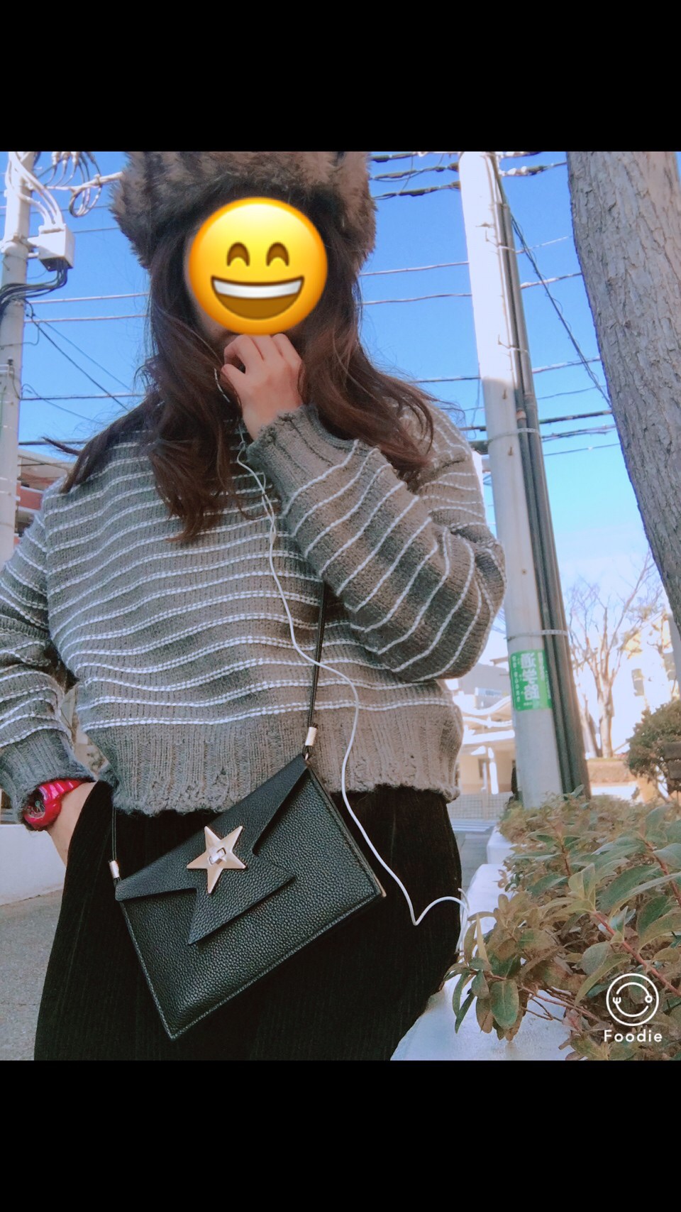 Gu 灰色造型毛衣+Gw 大翻領毛衣