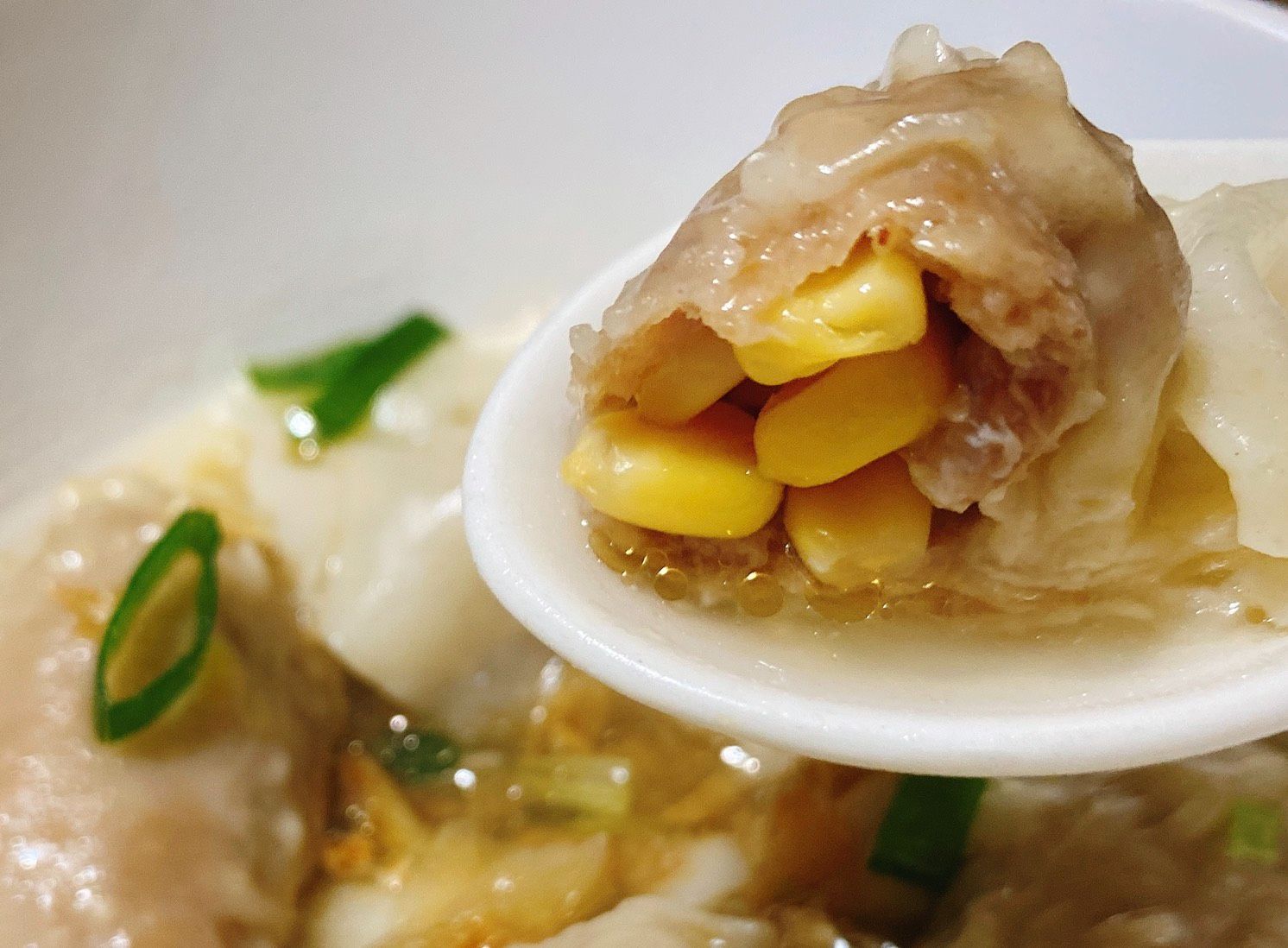 大玉米 餛飩 甜玉米在裡面