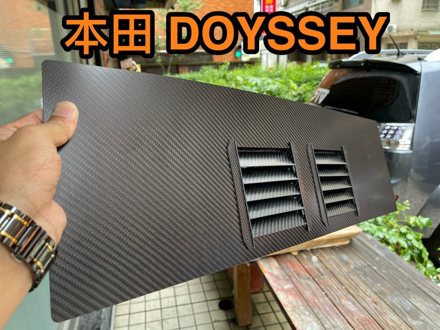 美美的碳纖維車用百葉窗~~休旅車中窗定制+2個排風扇