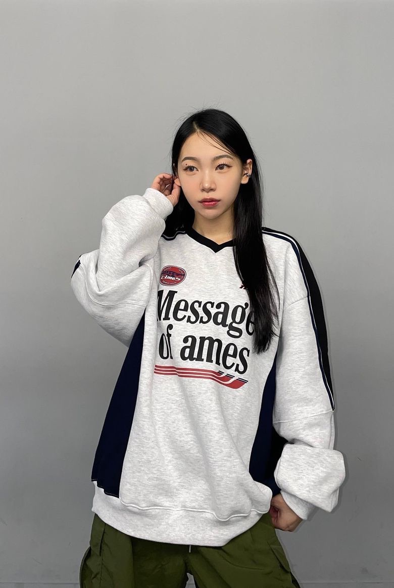 Ames worldwide V NECK UNIFORM SWEATSHIRT