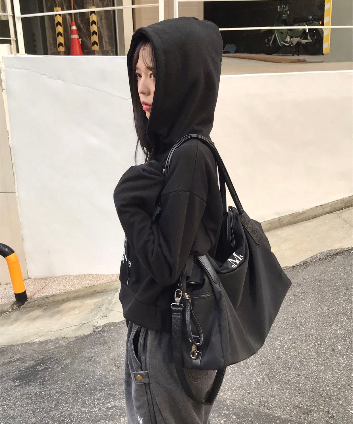 Mucent 4웨이 시그니처 로고 유니섹스 토트백