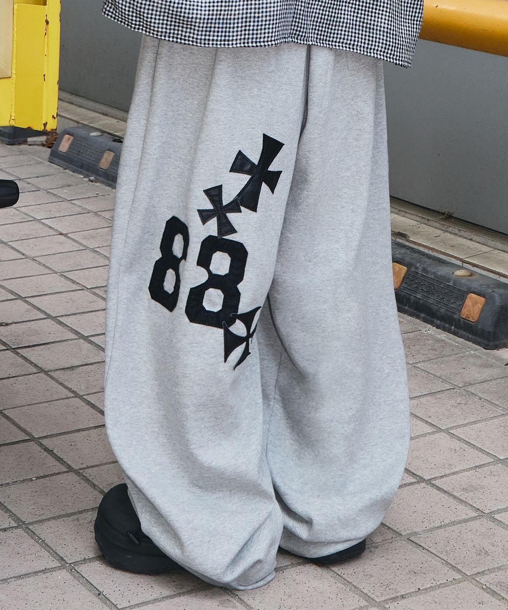 SCALLYWAG 88 크로스 백 패치 스웨트 팬츠