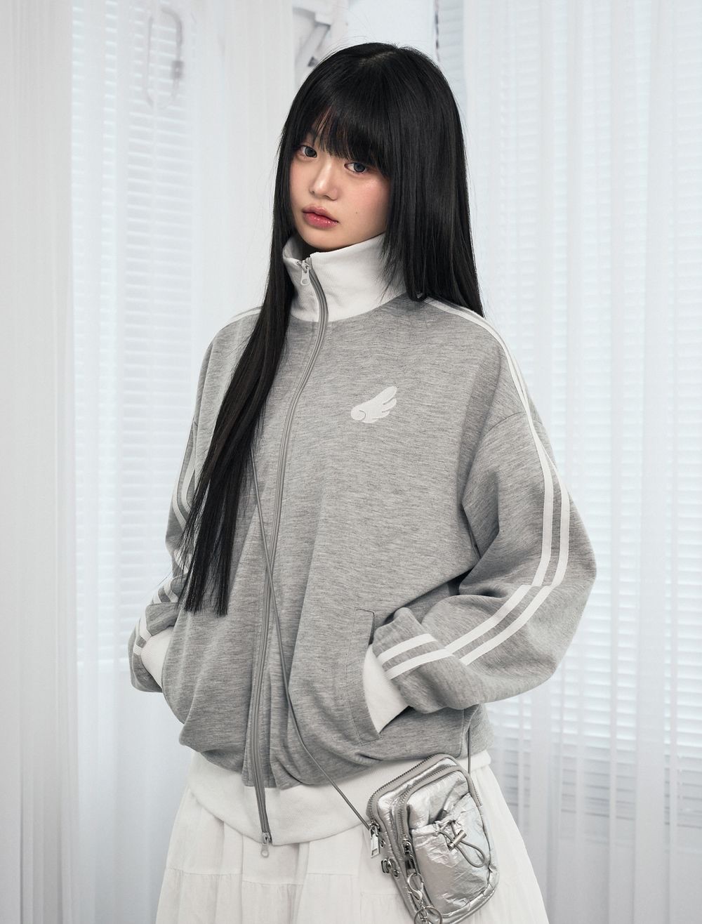 LOOXP 翅膀外套 트랙 스톰 자수 하이넥 집업 저지