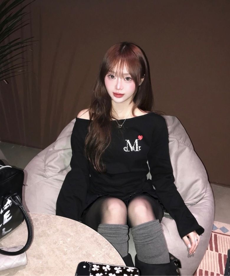 Mucent lovrits mini heart logo 長袖 러브릿츠 미니 하트 로고 원 숄더 긴팔 티