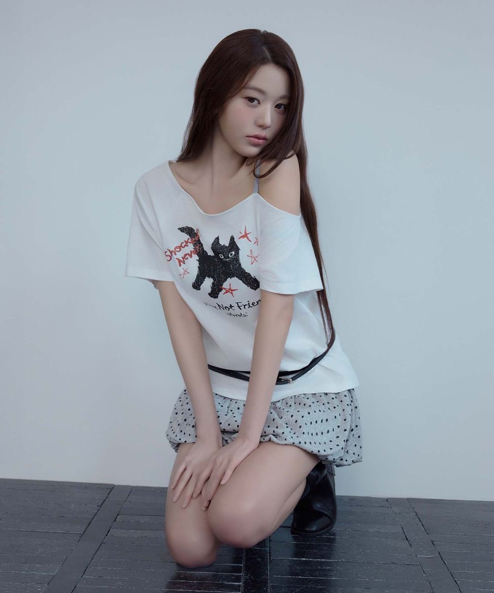 特價 Rolarola ROLA CAT FRIENDS OFF SHOULDER T-SHIRT