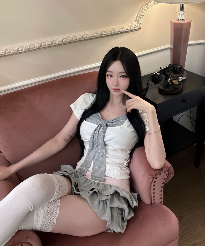 illigo 레이어드 리본 타이 티셔츠