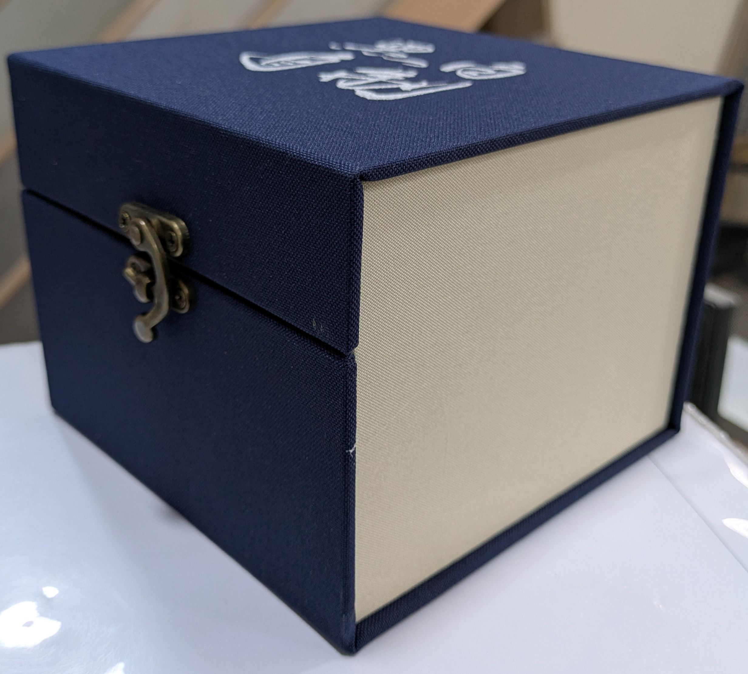 [出售] 送裝盒 單格 / 六格  默認二手 默認有使用痕跡