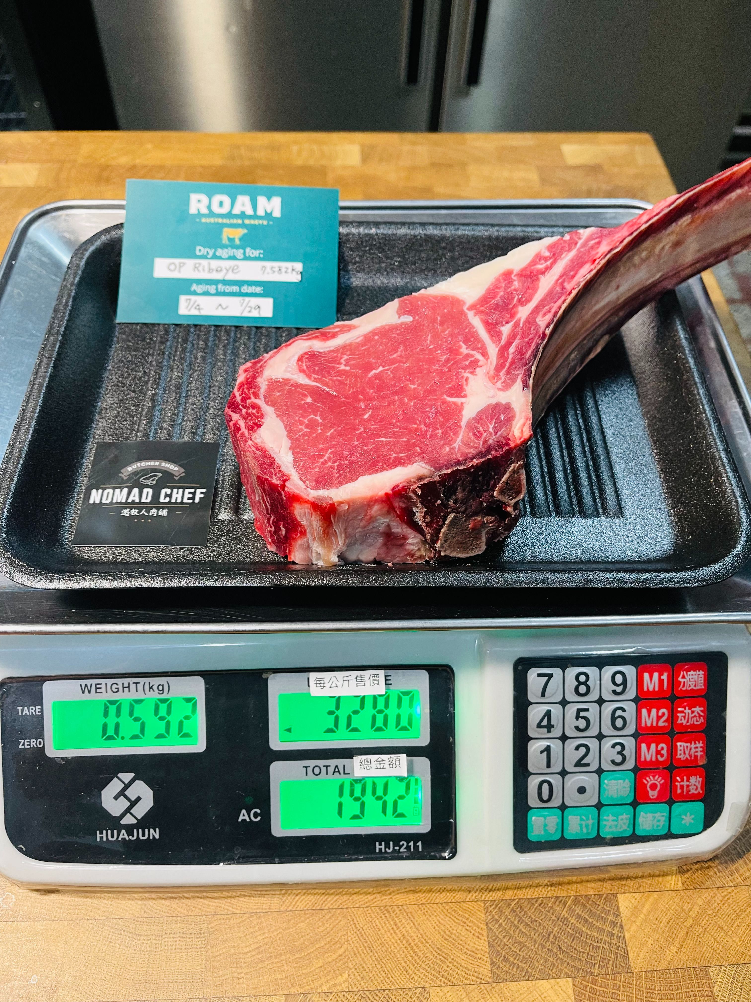 澳洲 Roam MB2+ 13歲老和牛戰斧乾式熟成28天