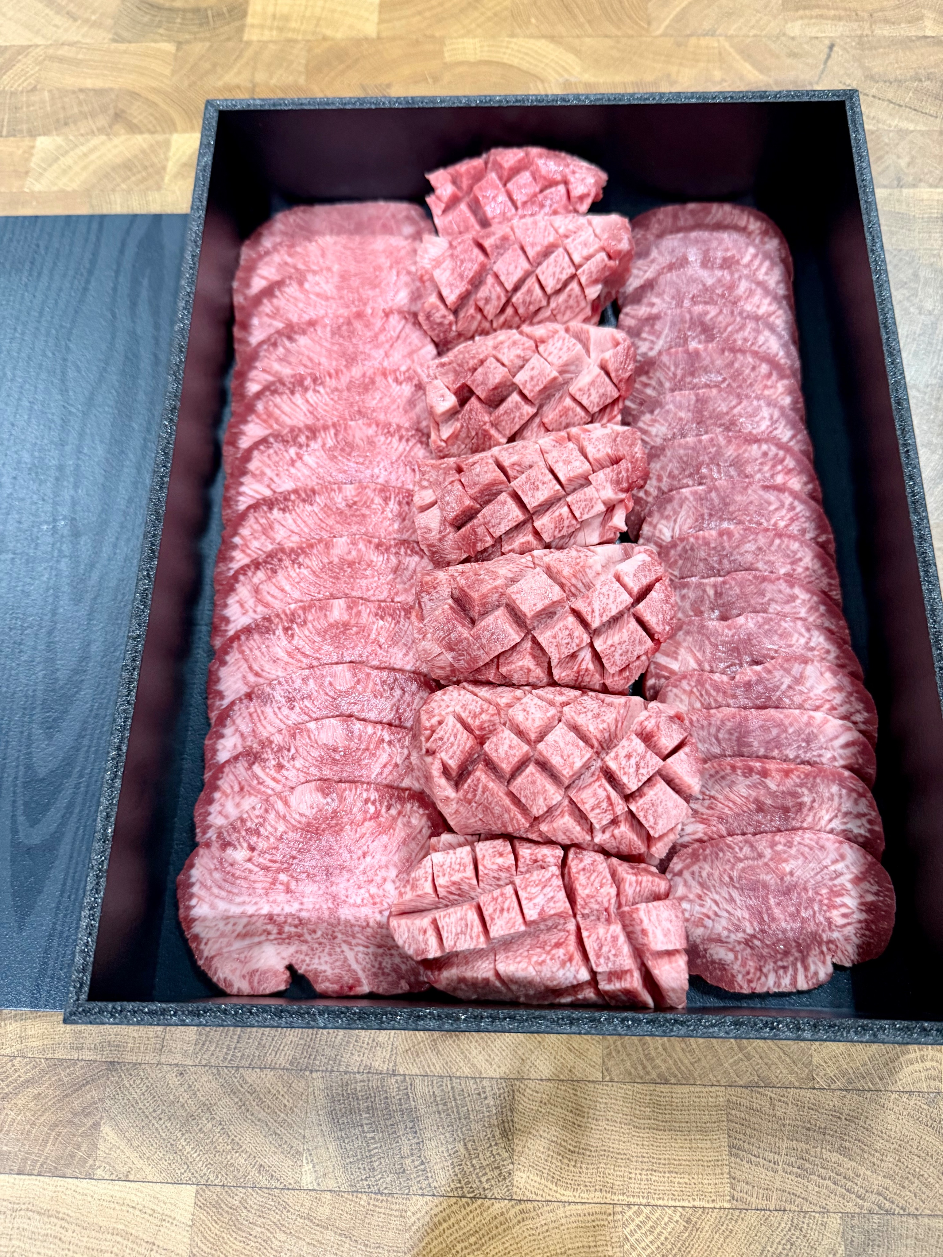 澳洲和牛牛舌禮盒單盒零售每盒約500g~600g（保證舌根～中段）