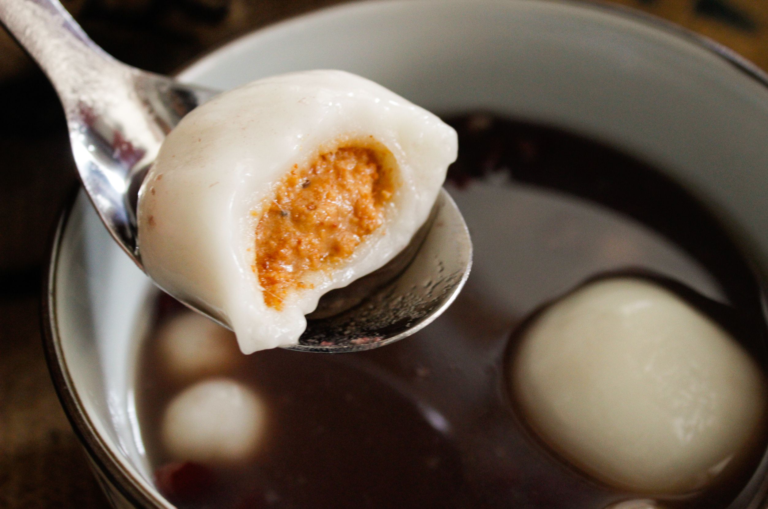 包餡大湯圓