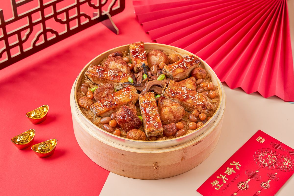 《蒲燒曼餘佐猴頭菇米糕》獨門配方，台灣糯米古法蒸炊，搭配特級猴頭菇，純手工製作蒲燒曼餘，口口Q彈又回味悠長。