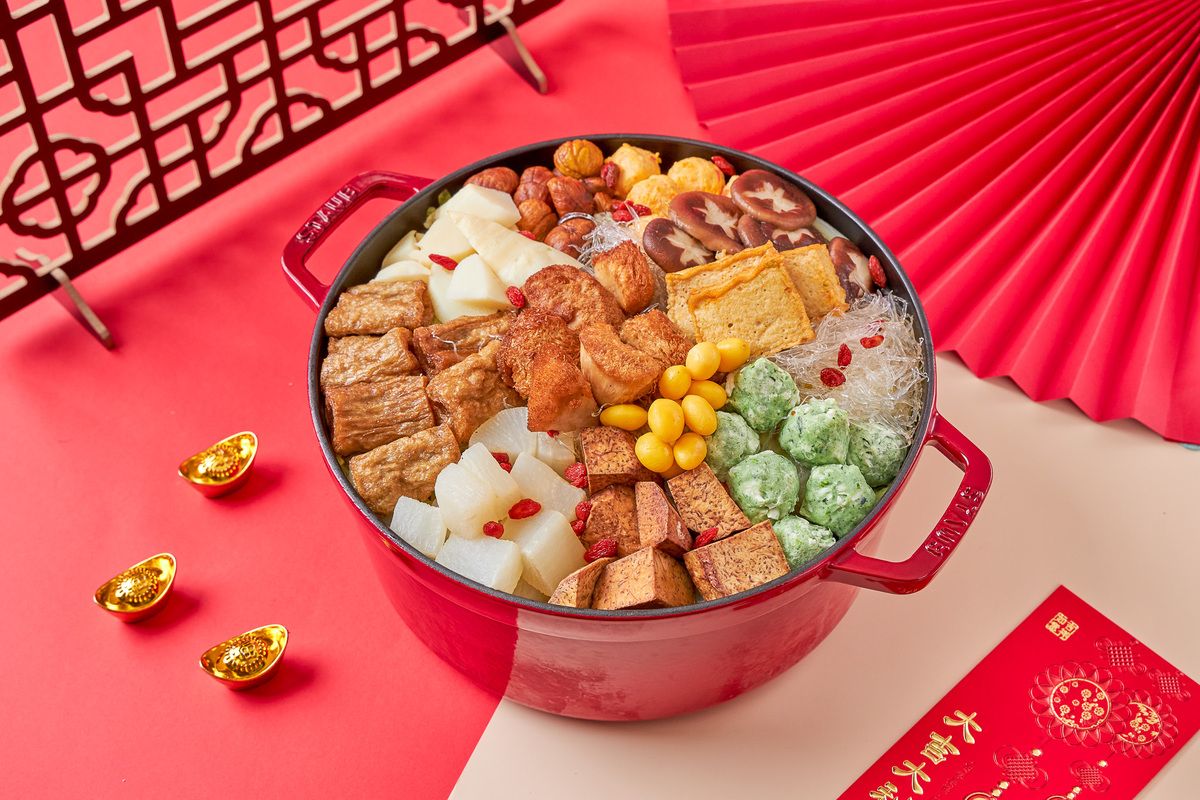 《一品山海佛跳牆》精選十多種食材完美融合，軟糯脆嫩、湯湯濃鮮美、味中有味。象徵新春圓滿吉祥，是過年團圓桌上必嚐的佛跳牆經