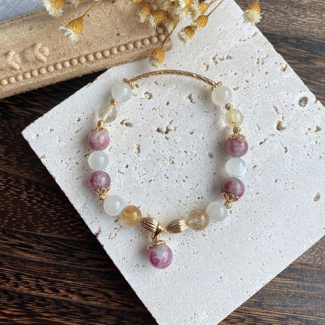 【阿芙蘿黛蒂的祝福】- 梅花碧璽維納斯金髮晶月光石手鍊