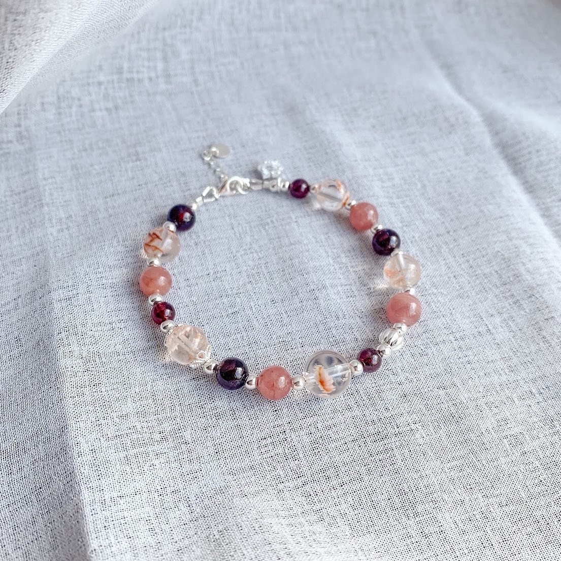 【夕陽餘暉】- 石榴石雪花幽靈紅紋石手鍊