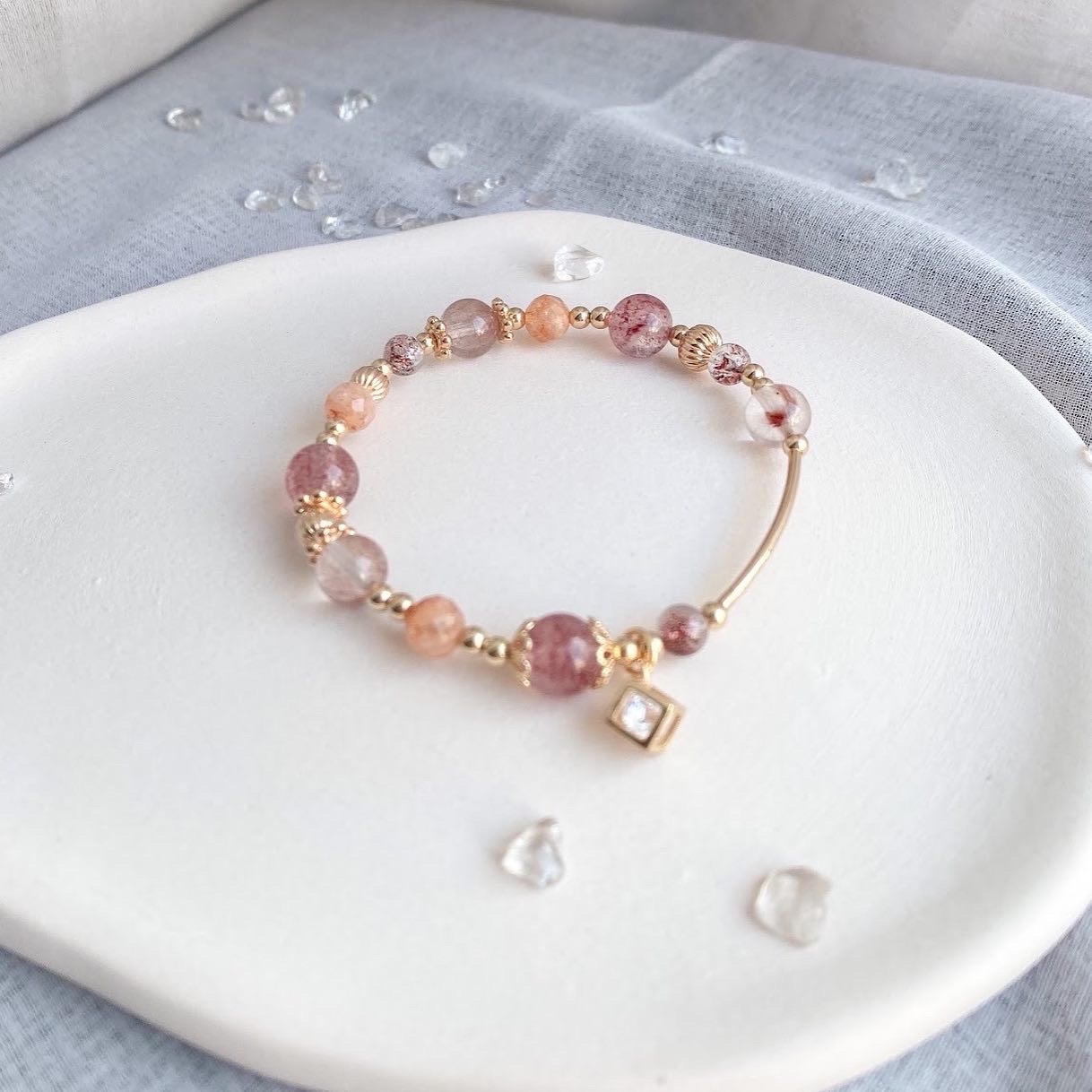 【春來花紅】- 超七金草莓粉兔毛金太陽草莓晶手鏈