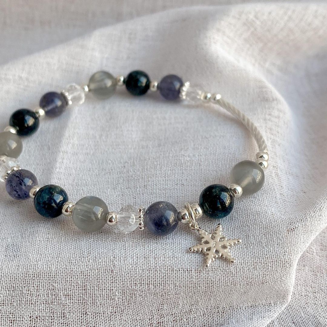 【落雪之夜】- 菫青石藍晶黑月光白水晶手鏈