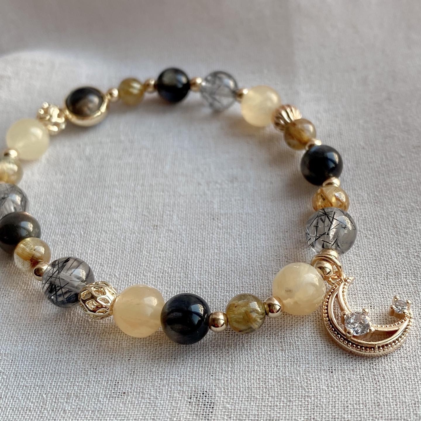 【月光】-黃方解鈦晶黑骨幹黑髮晶手鏈