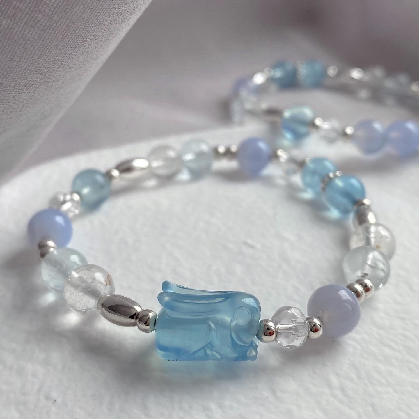 【雪兔】- 海藍寶藍紋瑪瑙托帕石白水晶手鏈