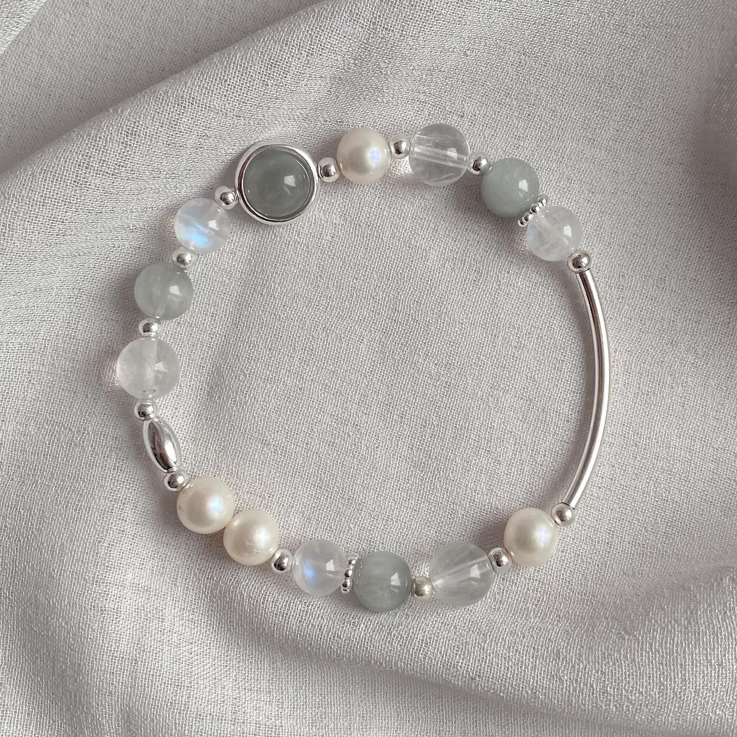 【濛濛時雨】- 月光石白螢石灰藍兔毛珍珠手鏈