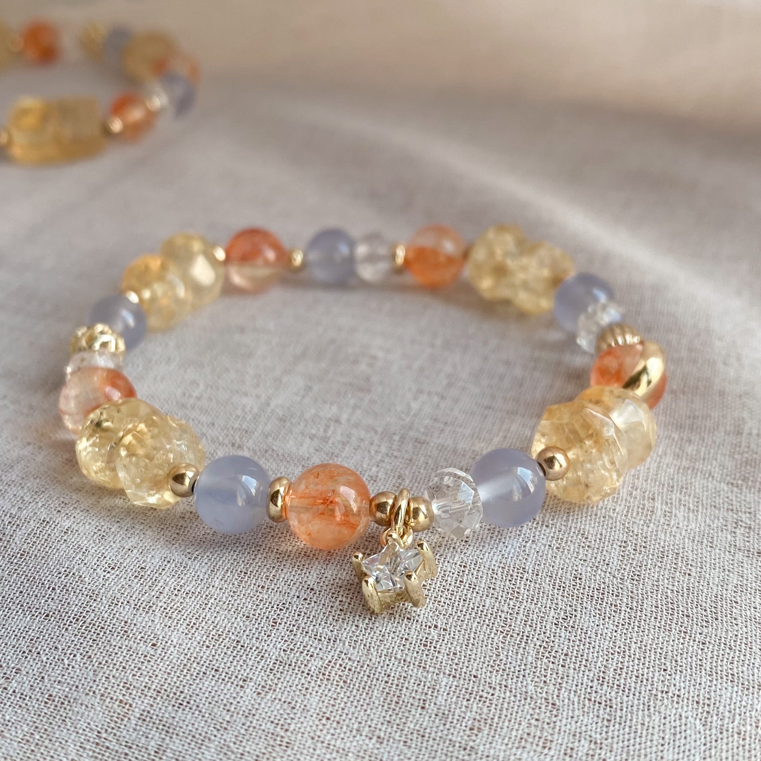 【珊瑚微光】- 黃水晶藍紋瑪瑙膠花白水晶手鏈