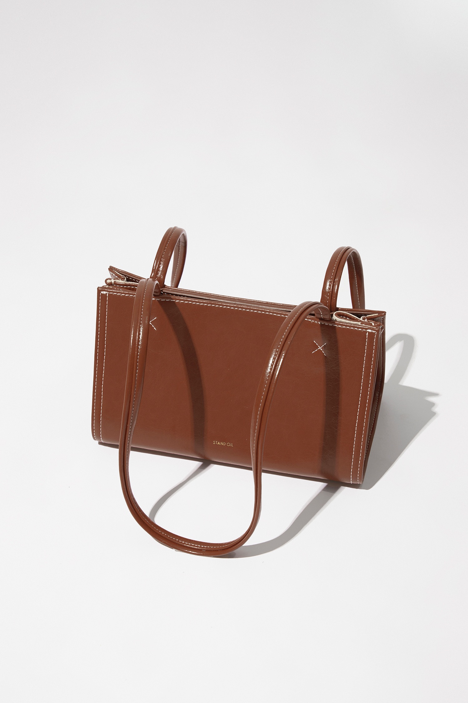 Oblong bag Tiny · 오블롱백 티니 / 브라운