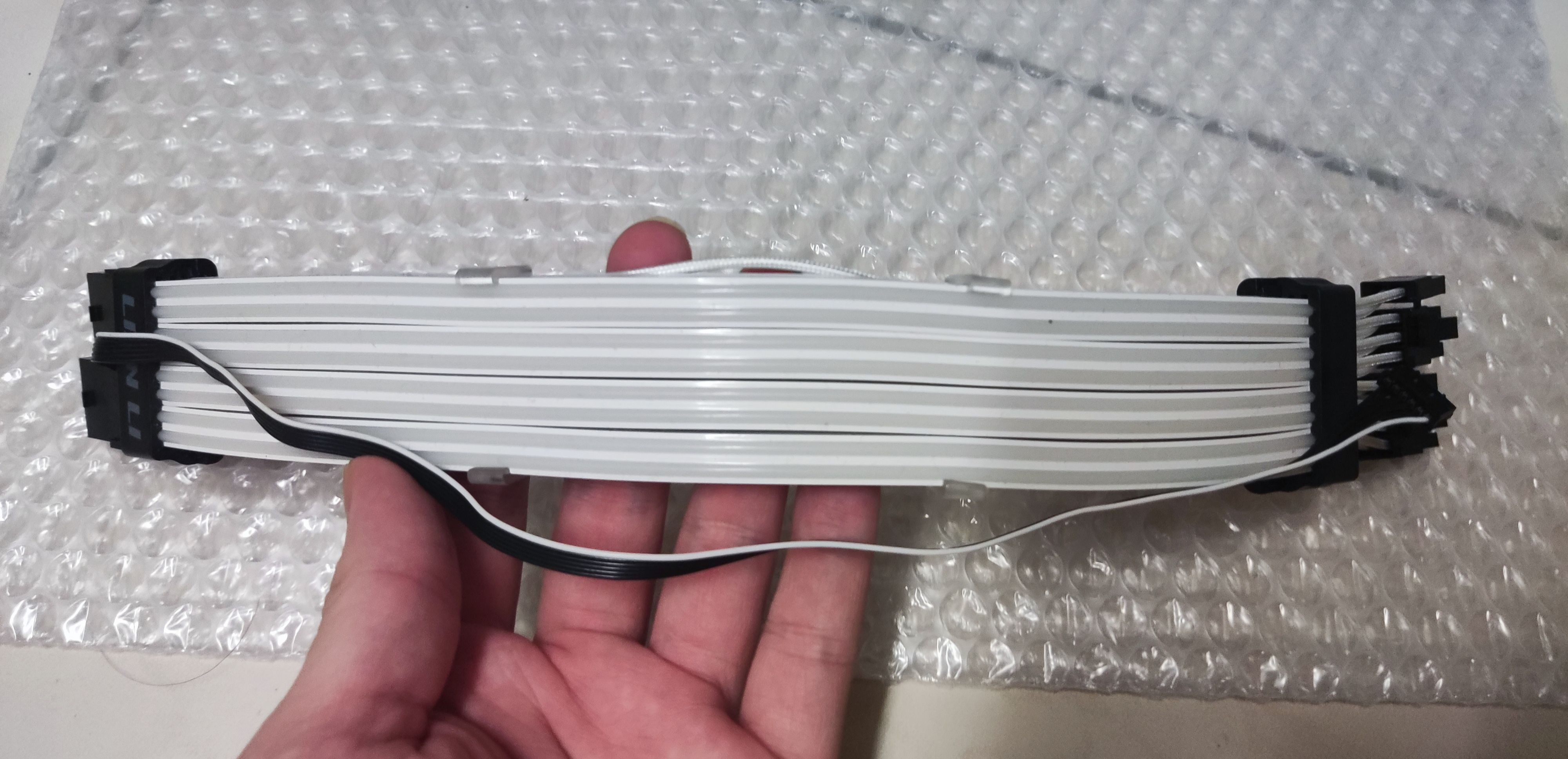 三手 聯力2×8pin Strimer Plus