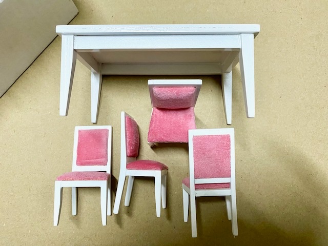 12分娃用四人絨布桌椅