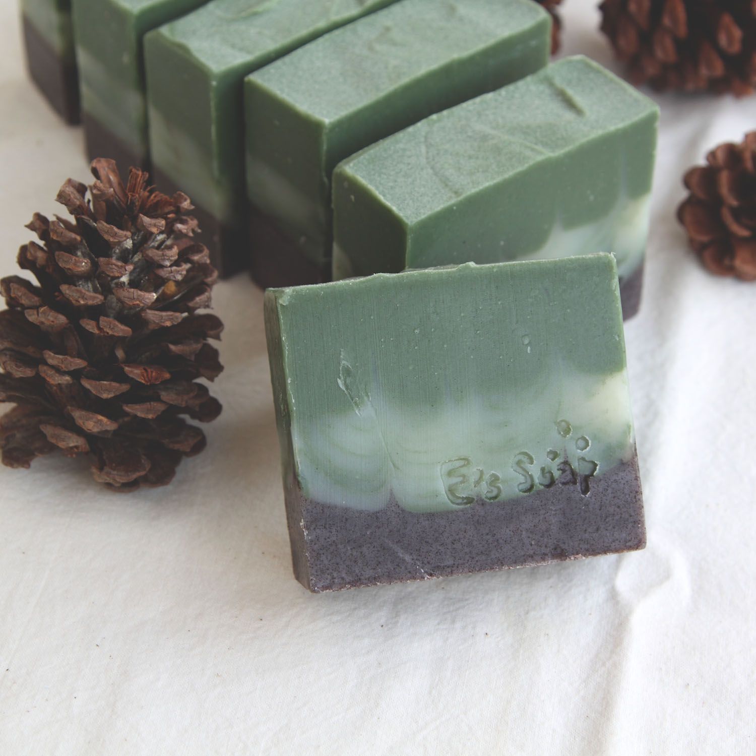 {預購：11/18㊁出貨} 霧林〈臺灣檜木〉 .. 洗臉/沐浴皂*紋路每顆不同喔~