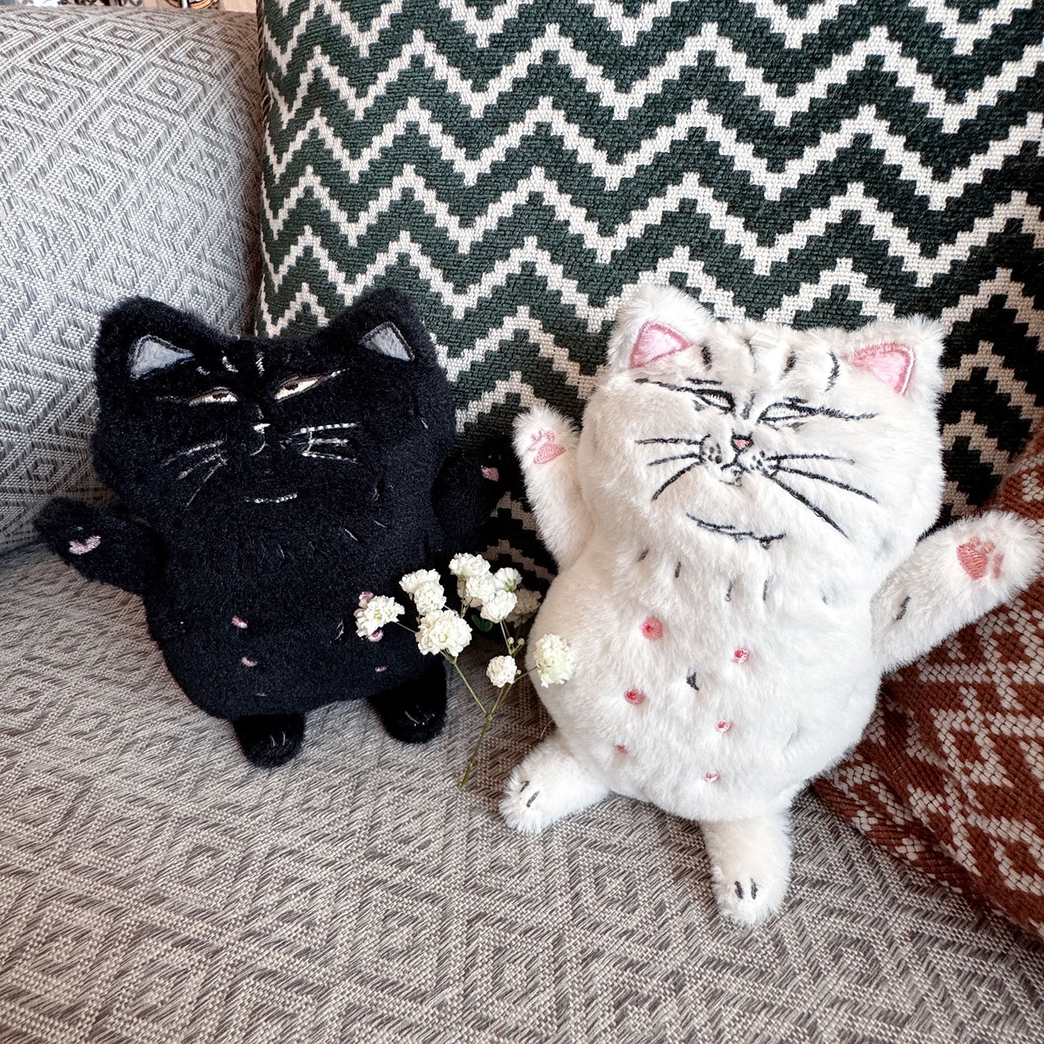 大墨 ＆ 白目耳｜療癒系貓咪絨毛娃娃 （2款）