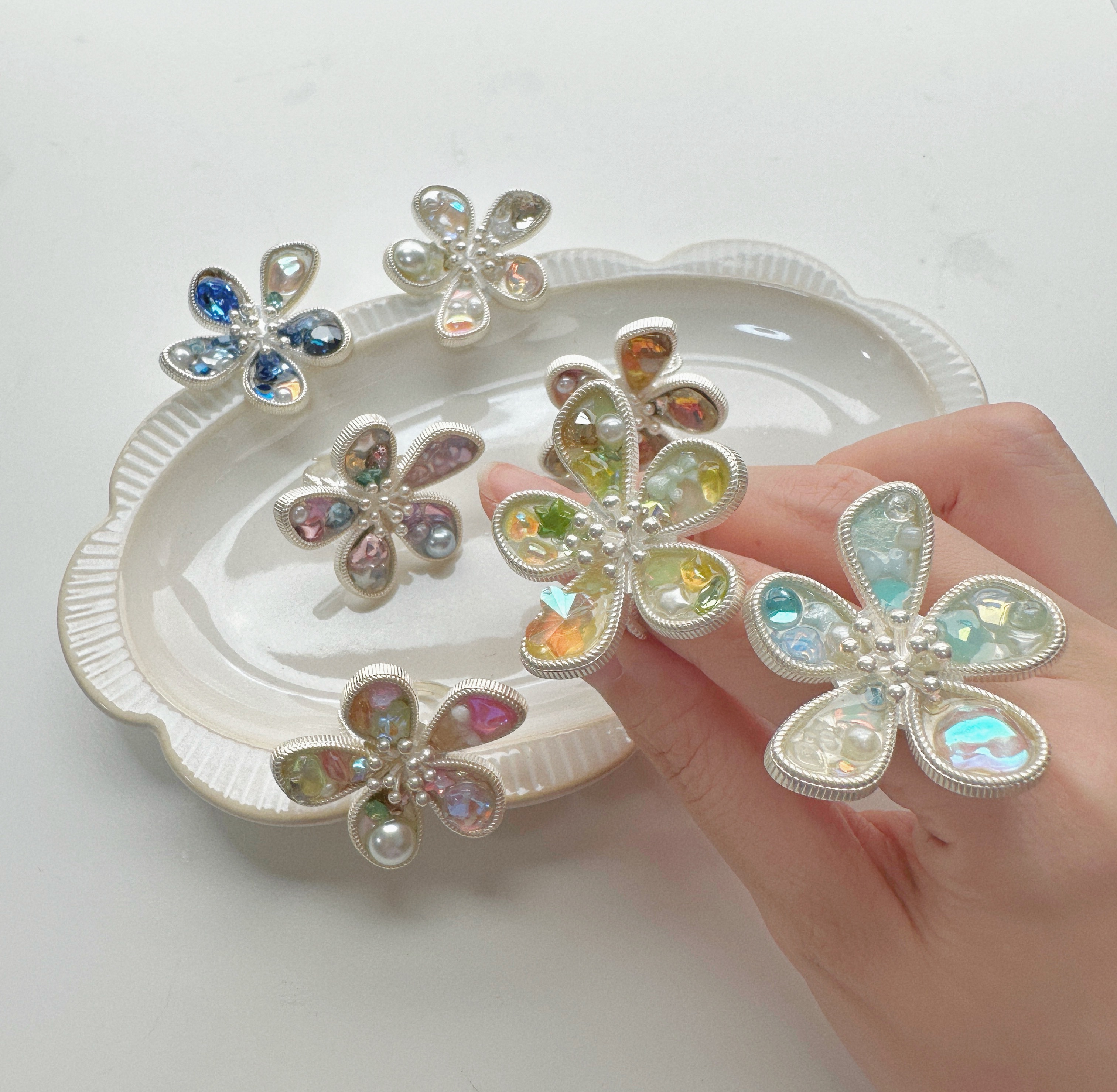 超大顆五瓣花 每次製作寶石排列細節可能不同 銅鍍銀
