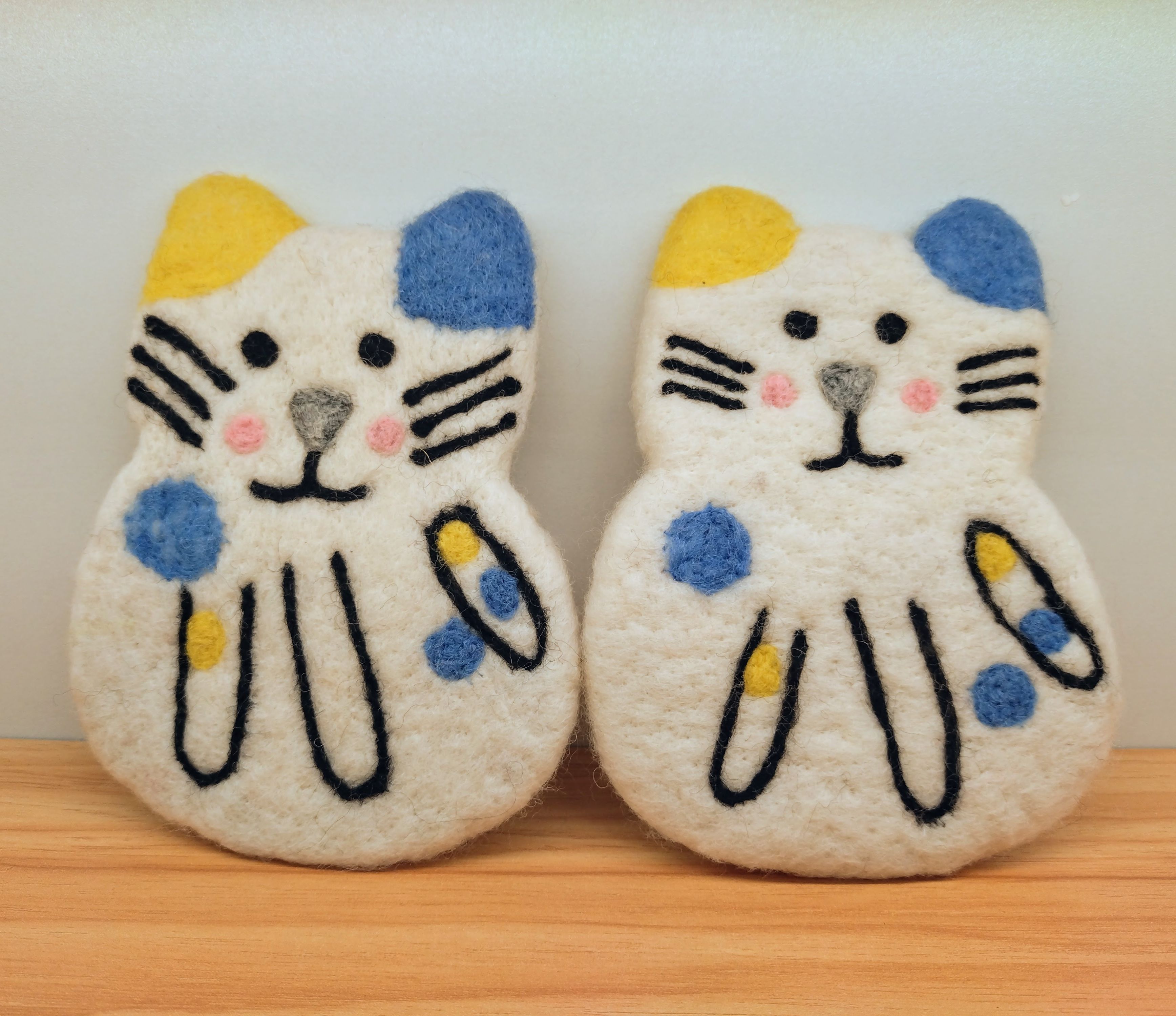 尼泊爾純手工製作《羊毛氈貓咪杯墊/裝飾》藍黃貓-每隻都獨一無二的可愛，無法100%如圖不挑款~