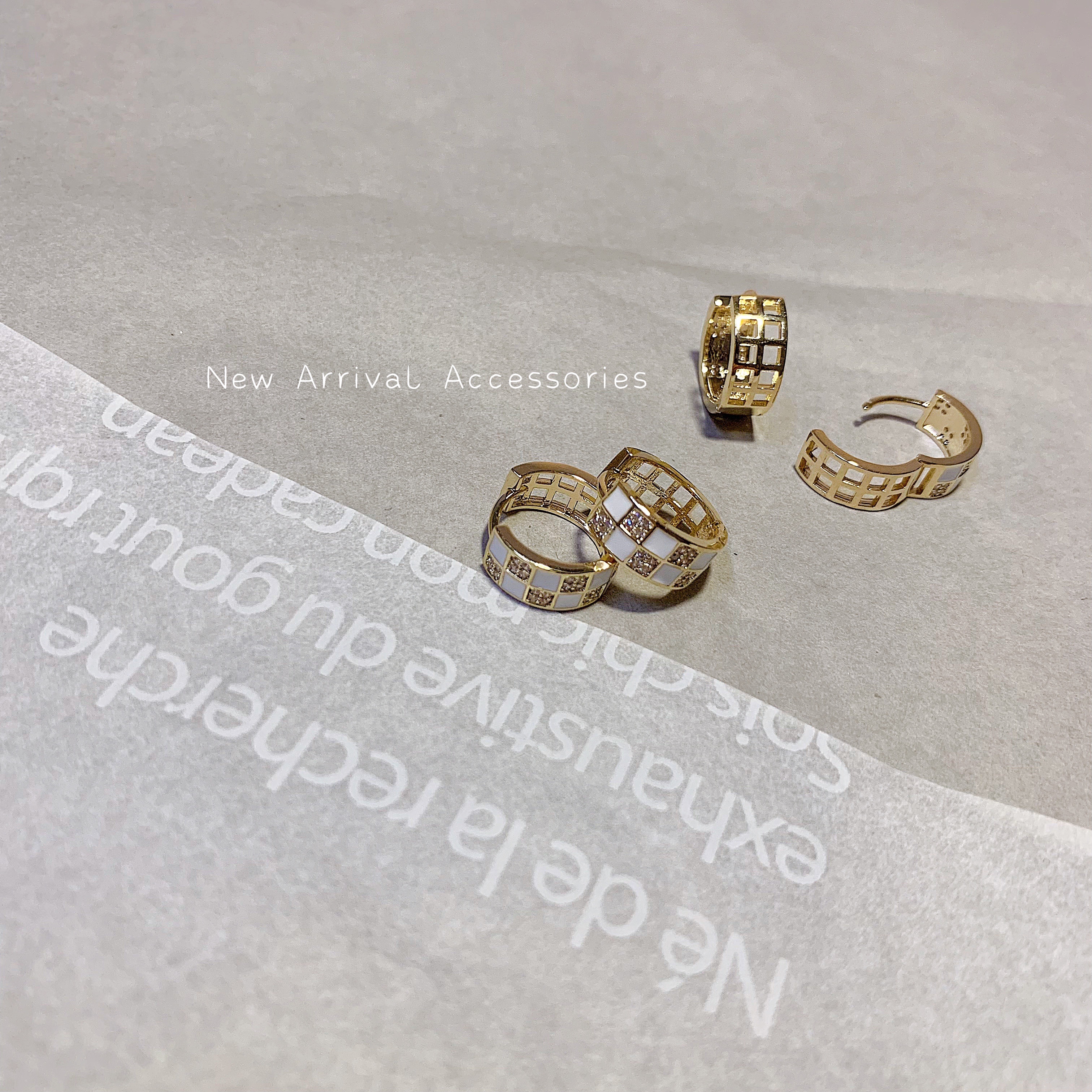 E-奶白棋盤格易扣耳環⛔️不可改夾