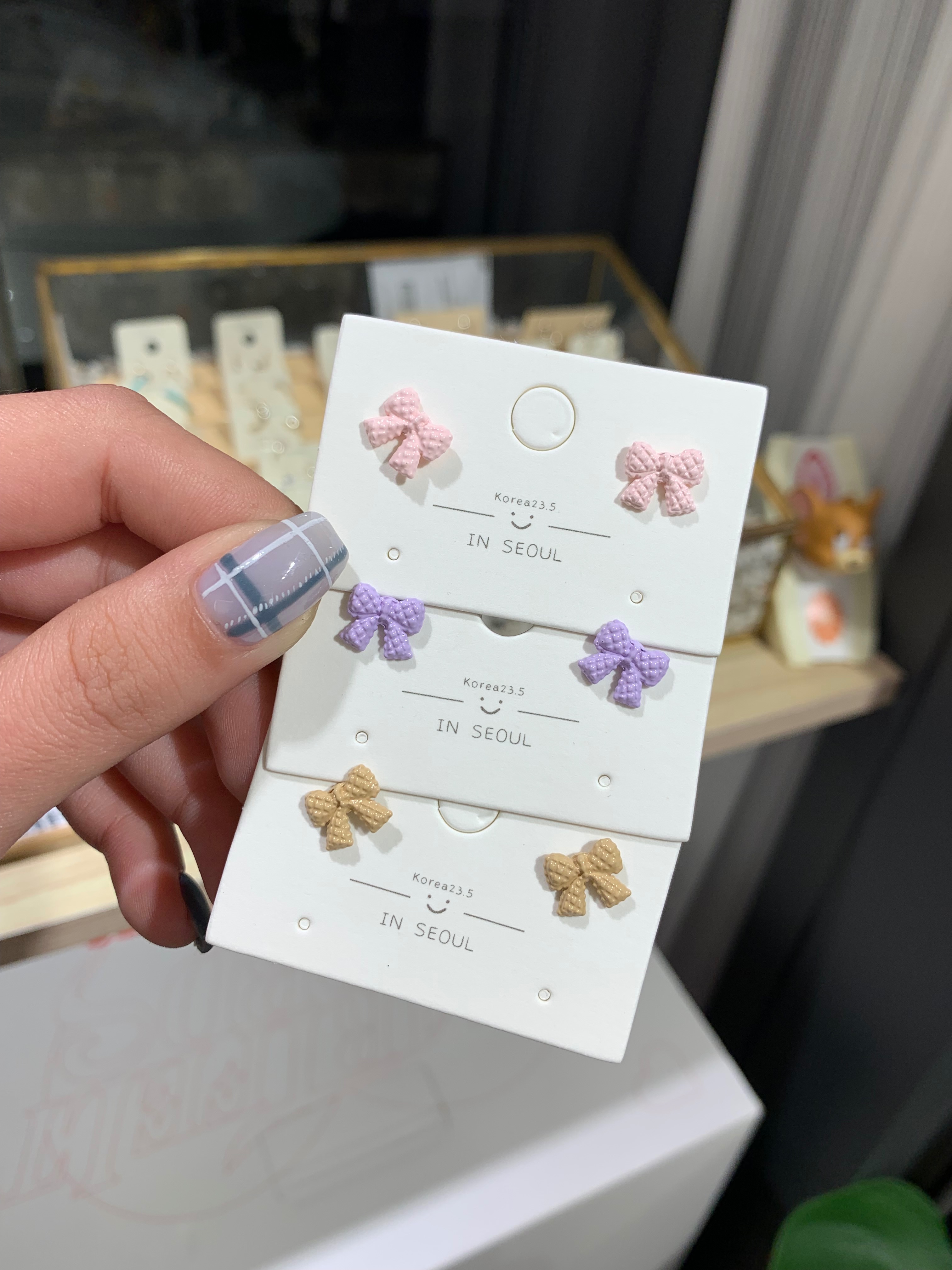 春日奶油蝴蝶結耳環