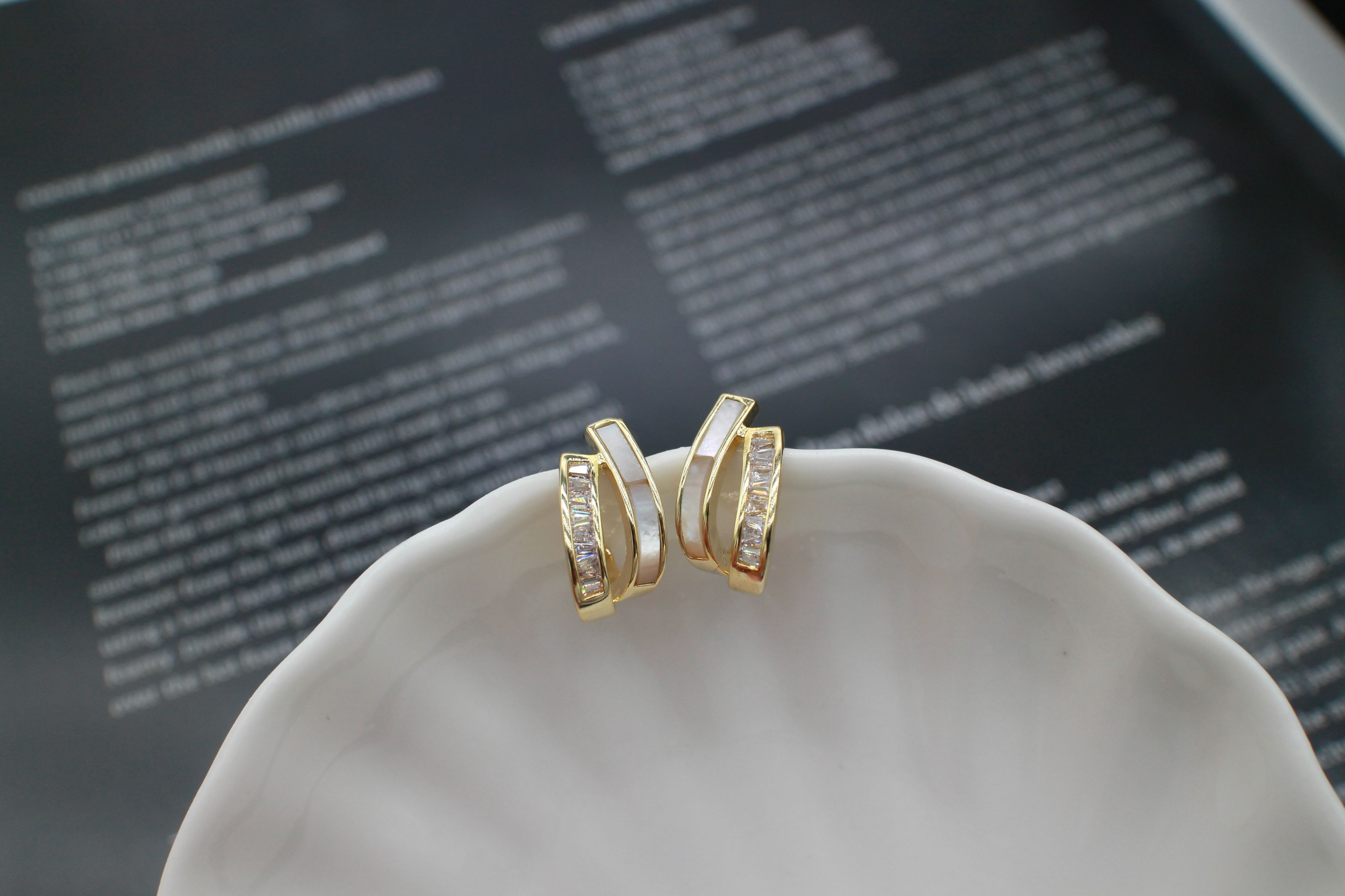 C型鋯石貝殼925銀針耳環ER013