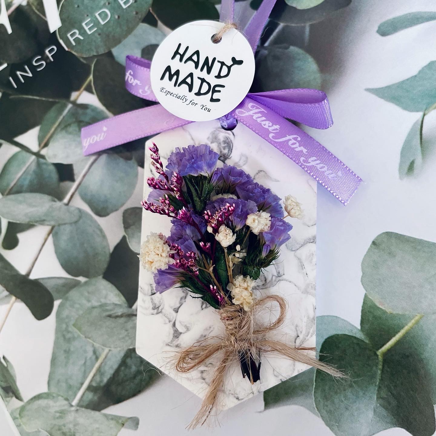 點選圖片進入更多詳細介紹（大理石紋乾燥花擴香磚）每一次的手作大理石紋路都會不一樣花材也會依現有花材做搭配$10～260
