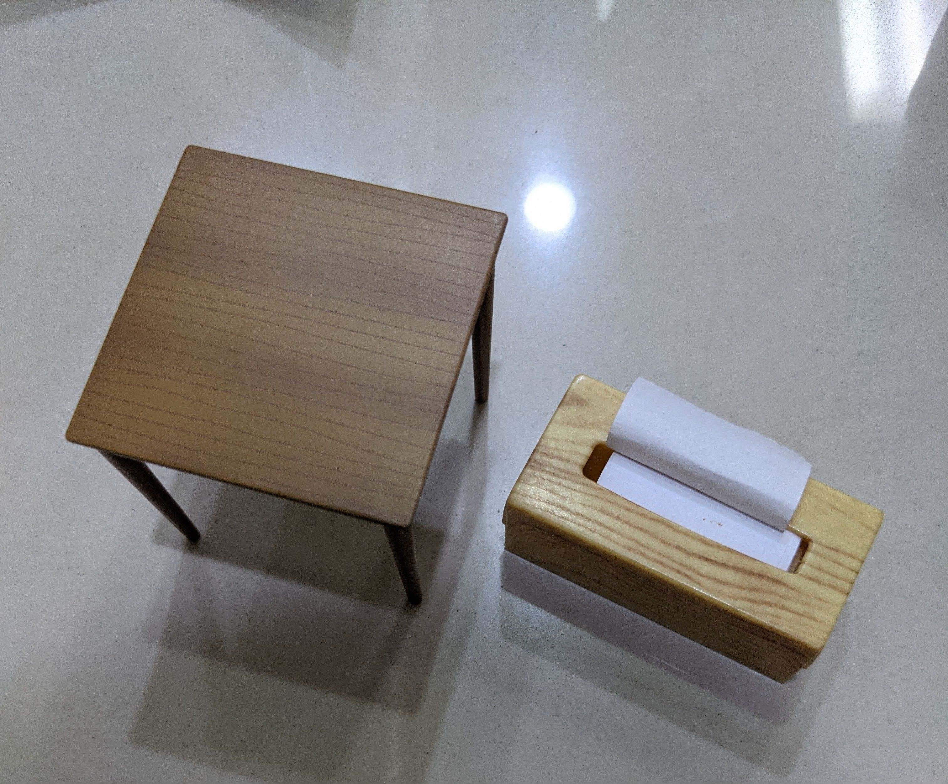 轉蛋小木桌和衛生紙盒造型便條紙