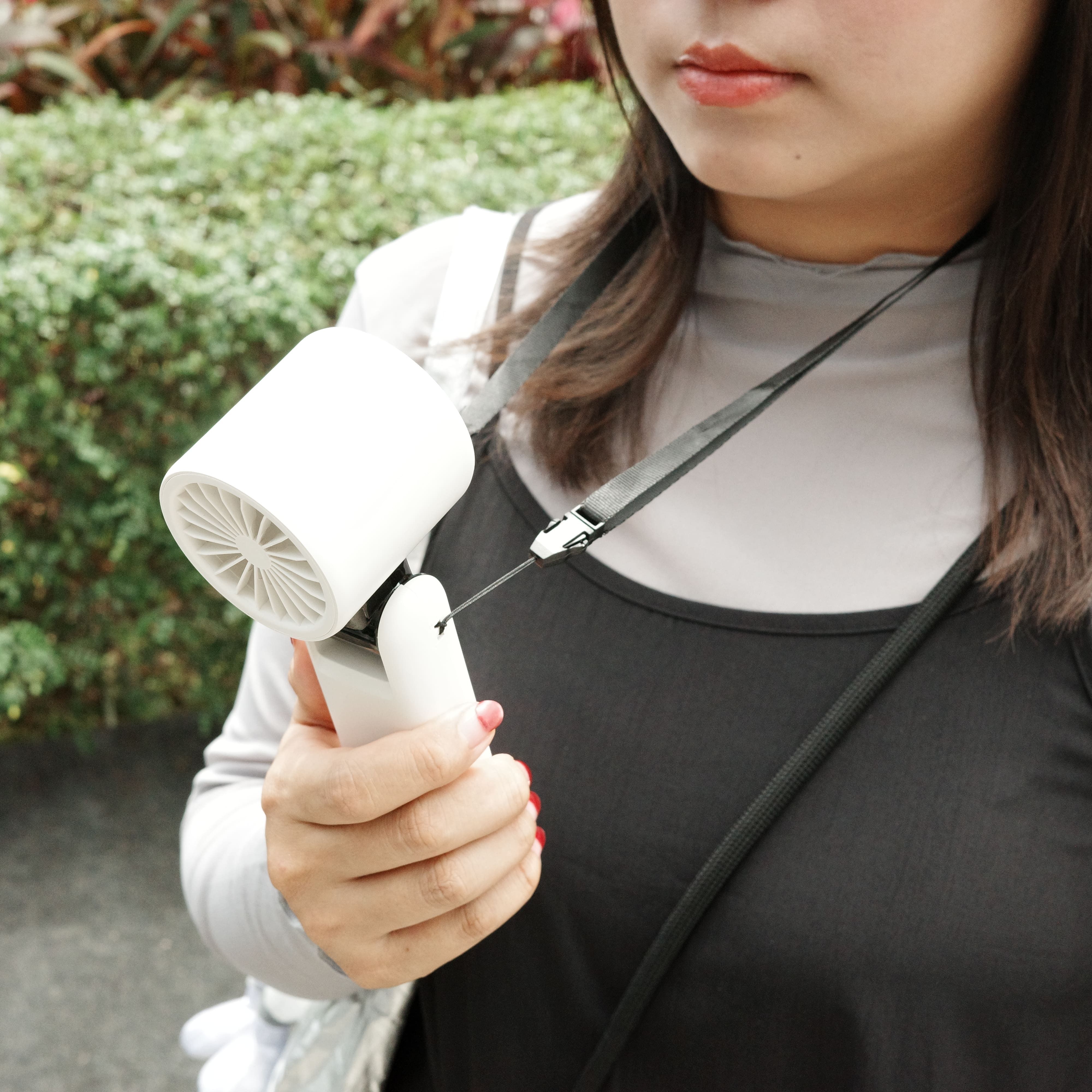 今夏第一真冰涼電風扇【原價$790社群再折$100】灰小編加碼一隻免運她要付！！