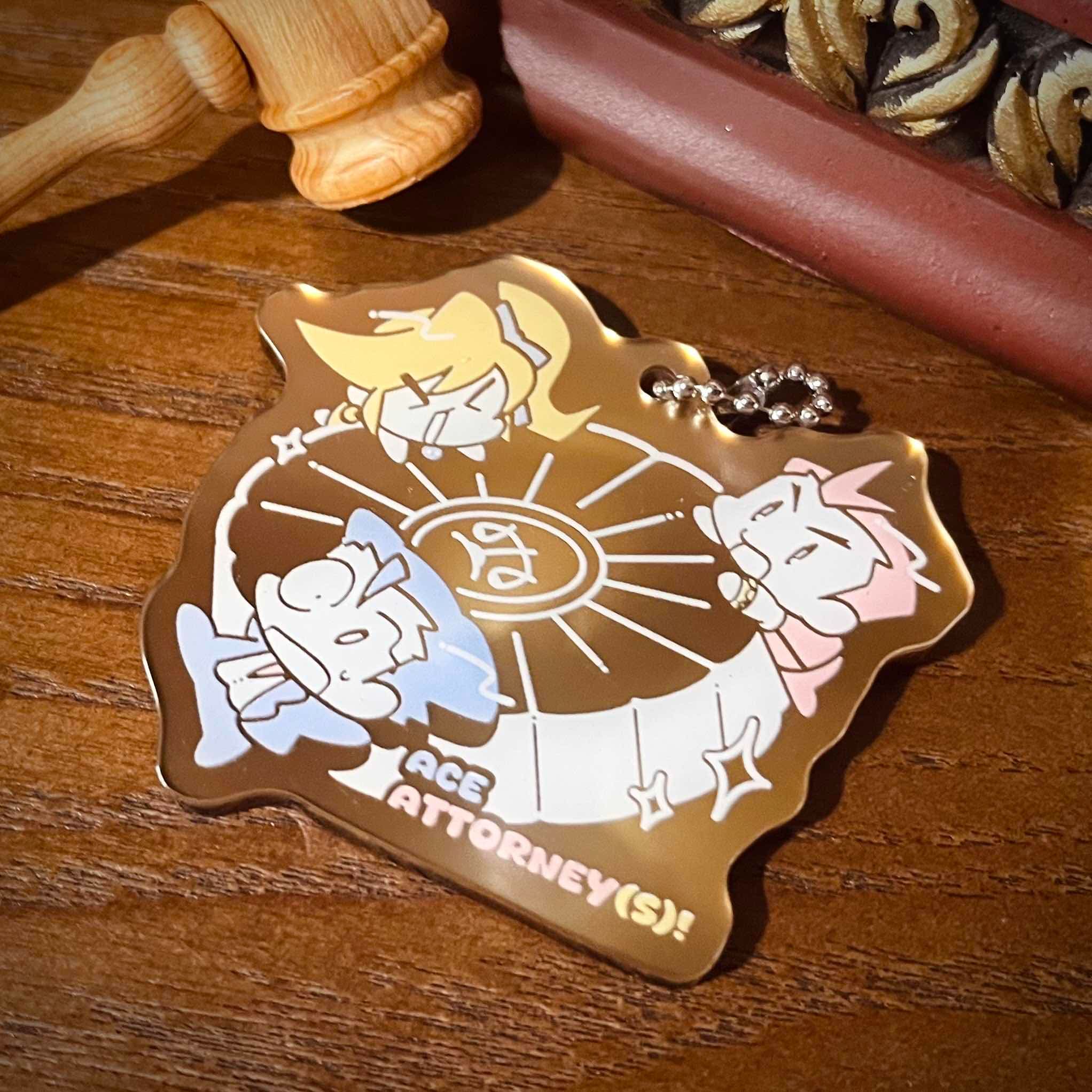 [場後出貨][逆轉裁判]小律師與大徽章 金色鏡面壓克力吊飾