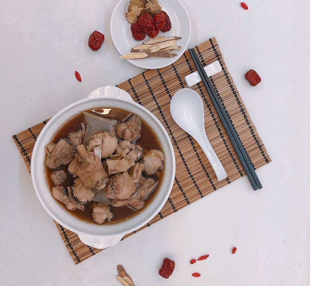 何首烏雞湯