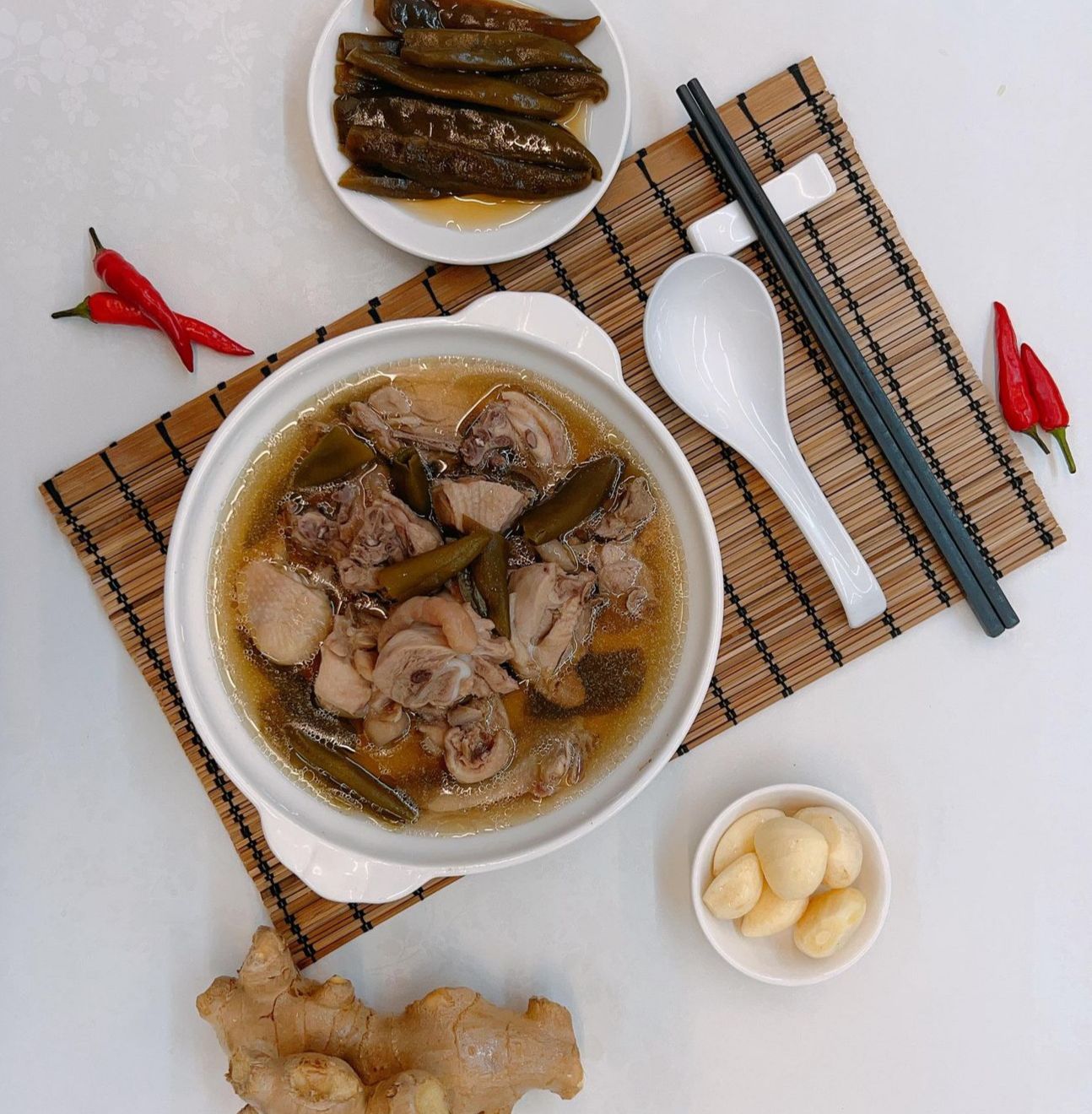 剝皮辣椒雞湯