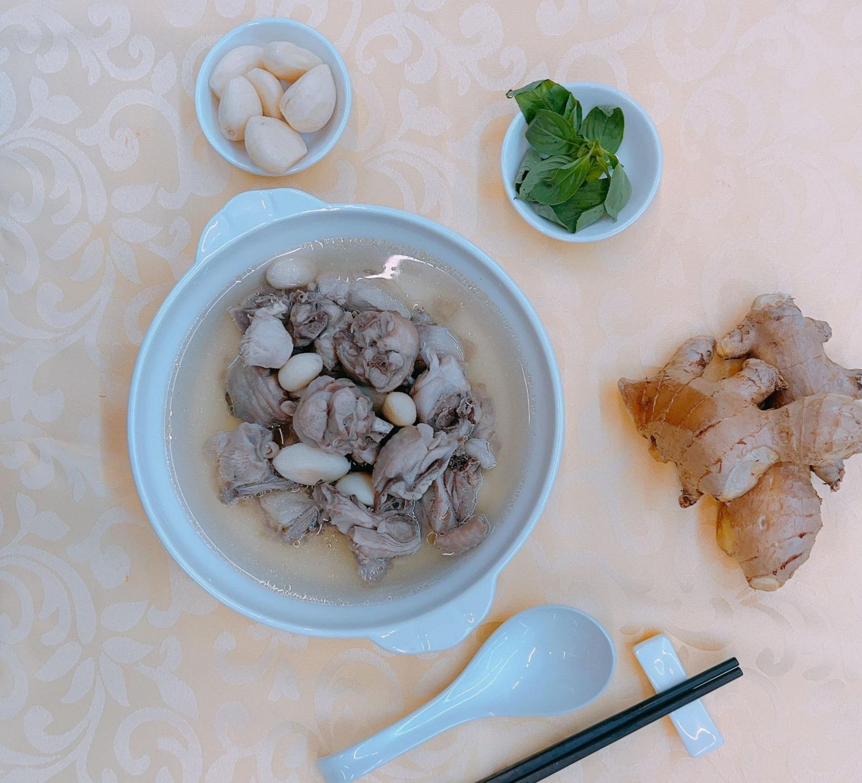 蒜頭雞湯