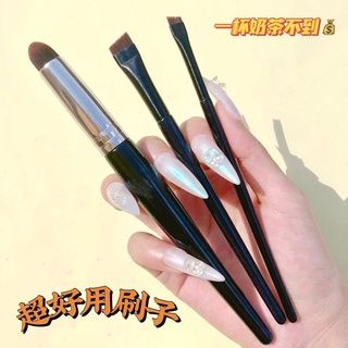台灣熱購款🇹🇼｜王霏霏推薦同款！刀鋒眼線刷 超薄細節斜角平頭眉刷