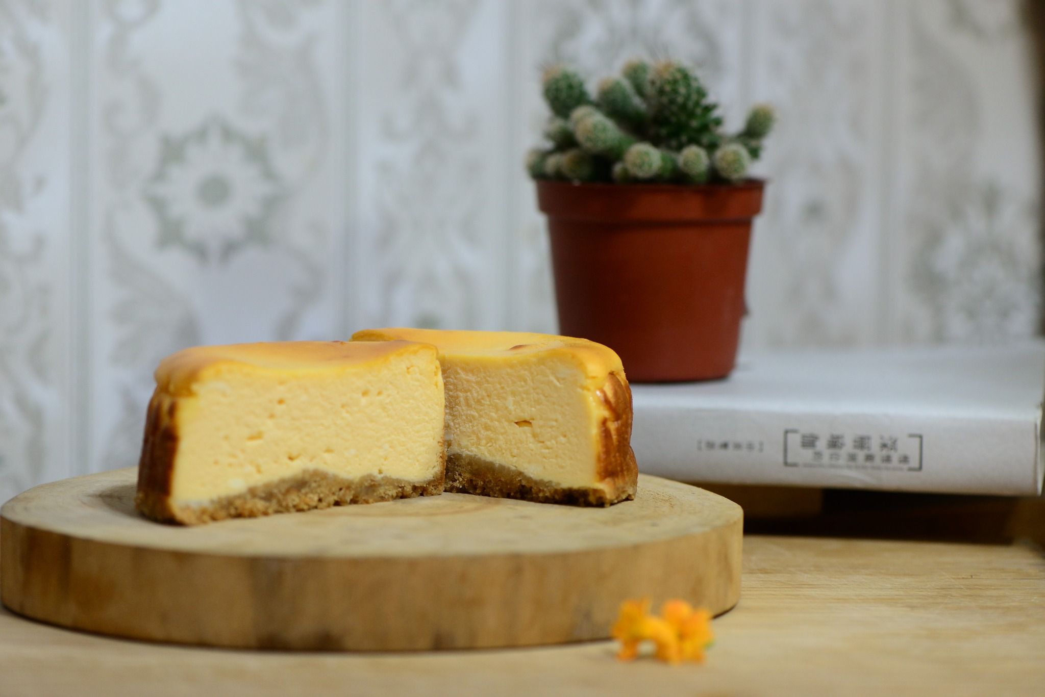 黃⾦重乳酪蛋糕