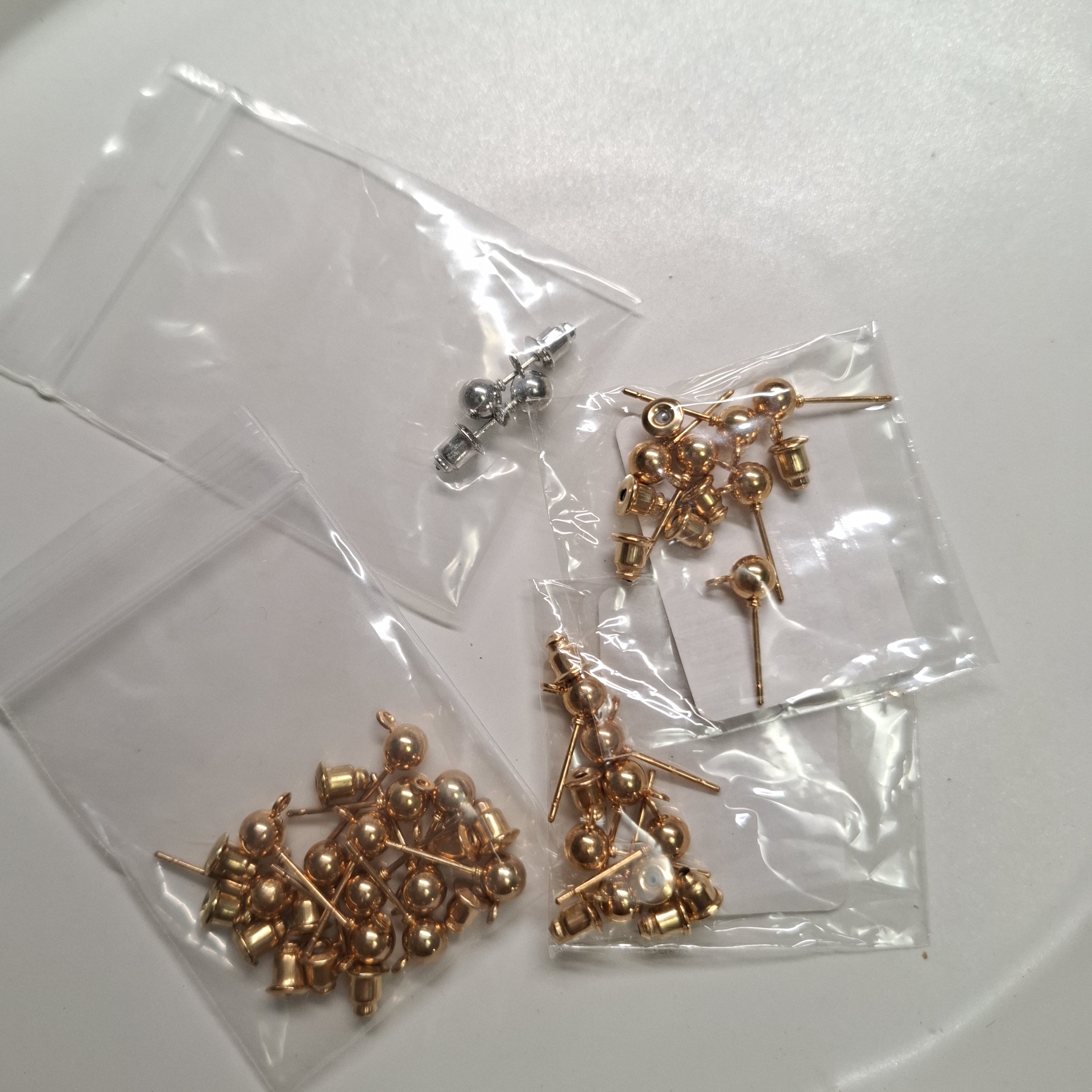 下面可以吊掛的耳針