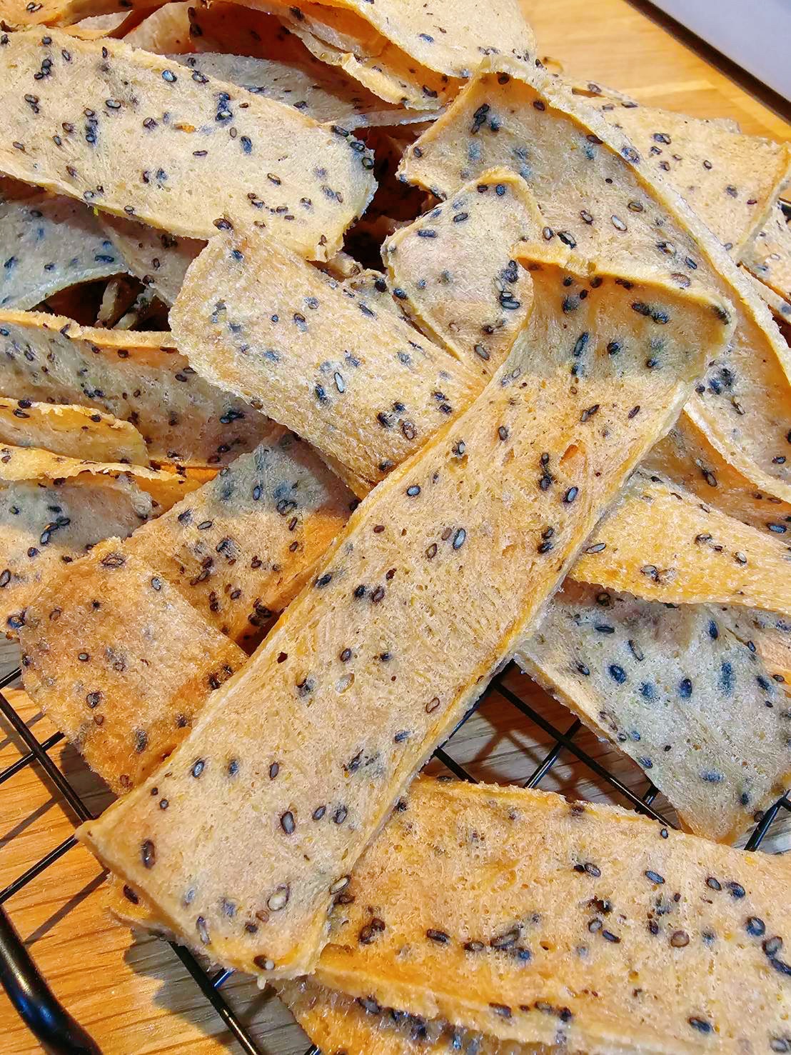 亞麻籽芝麻雞肉薄片