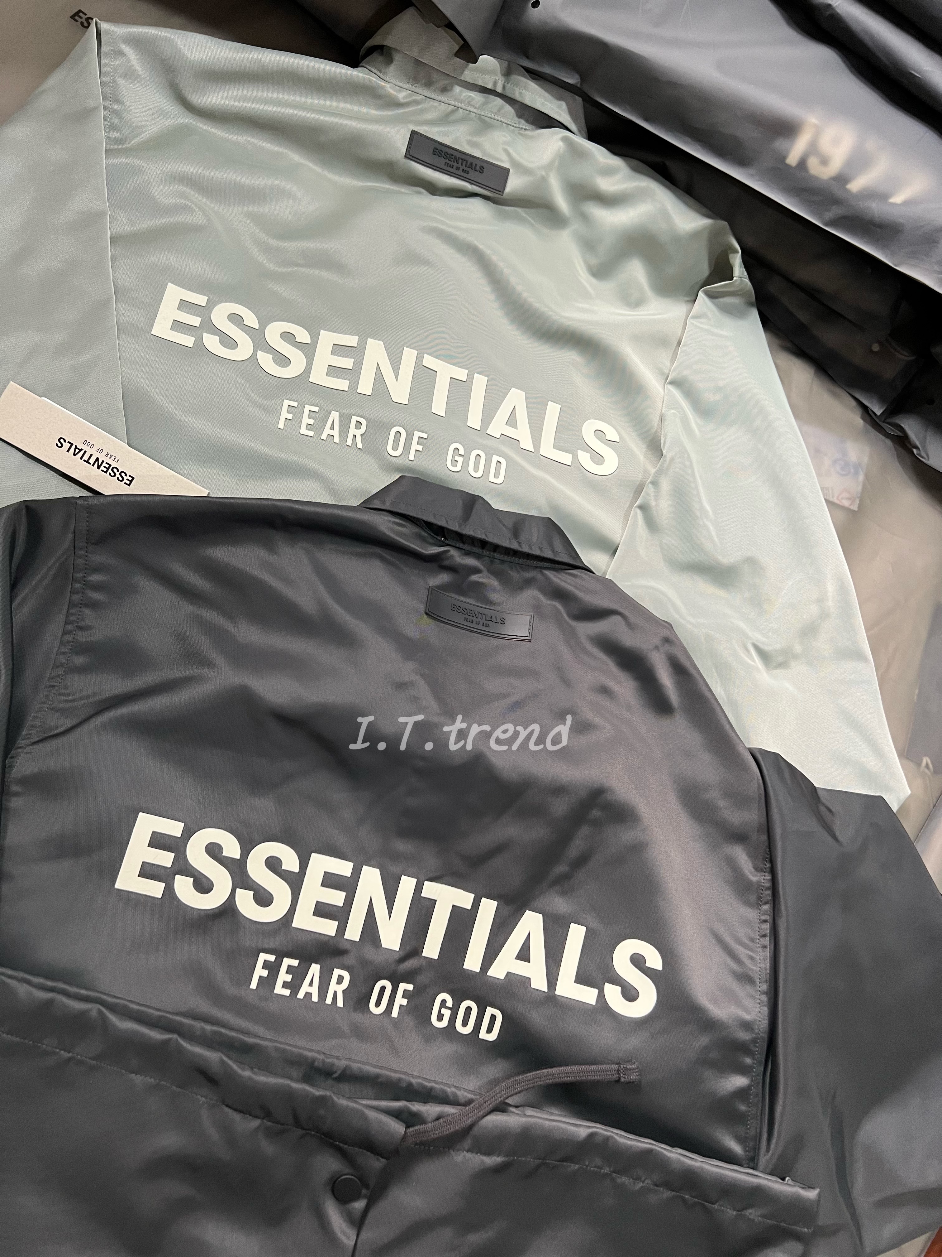 ［Essentials］Spring22 背後立體大字教練外套